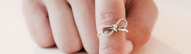 String around finger String around finger