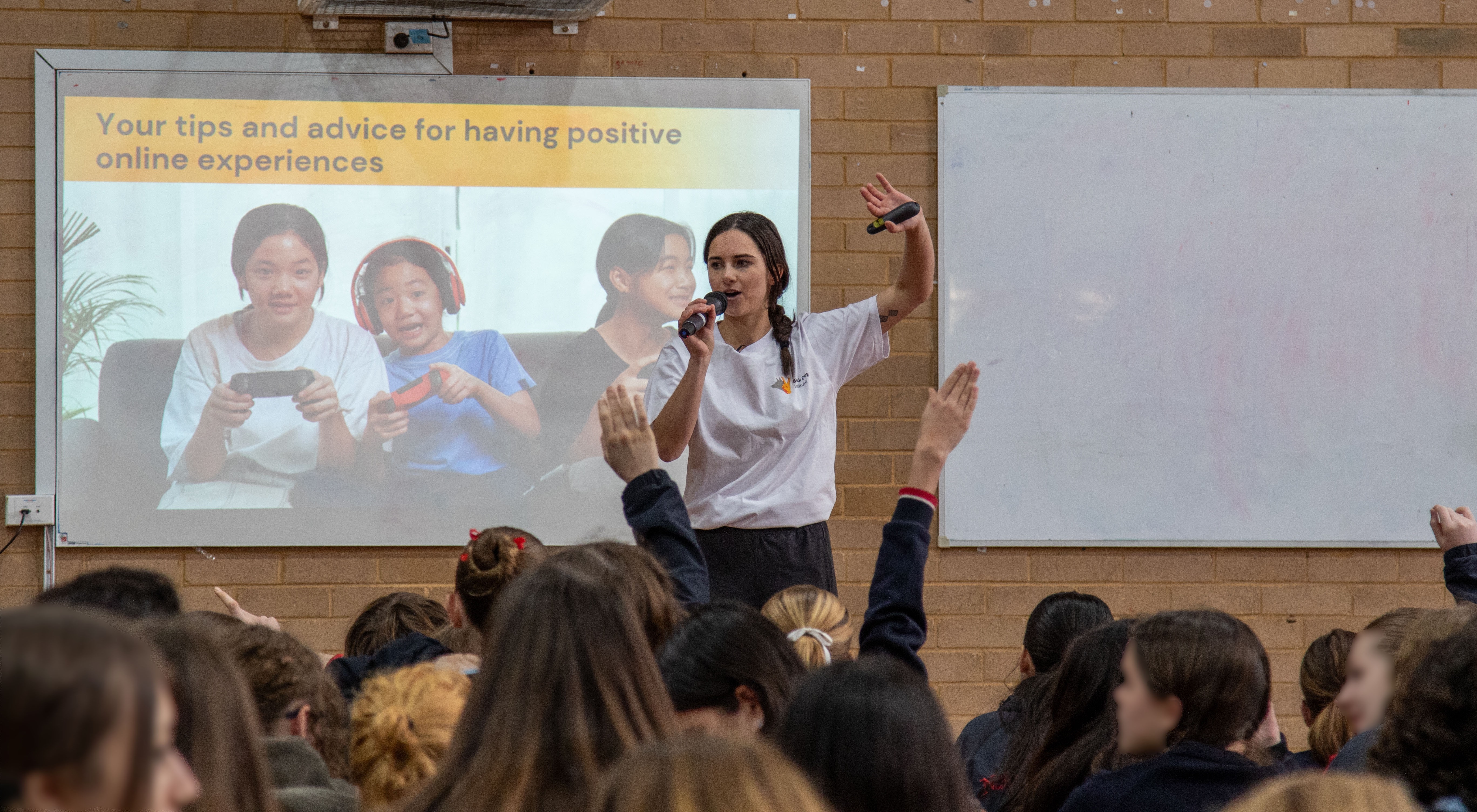 Researcher from Black Dog Institute delivering the Teens & Screens program